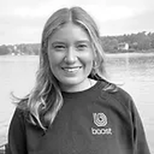 Boost Sweden - NACKA STRAND på Augustendalsvägen 66BOOST HEALTH CLUBEn hälsoklubb med intelligenta träningsmaskiner, skräddarsyddaträningsprogram och utbildade personliga tränare.Vi är inget vanligt gym. Förstå oss rätt, Boost har allt vanliga gym erbjuder och mycket mer. Det vi erbjuder är en helt ny och unik träningsform inom vår bransch. Genom att testa varje person som tränar hos oss kan vi skräddarsy träningen efter individuella mål, för alla som vill ha en sundare livsstil med mätbara resultat!​Vad gör oss på Boost Sweden unika?Vår patenterade träningsutrustning från eGym är intelligent och anpassas efter individen för att förebygga skador samt slitage på kroppen. Samtidigt ger eGym motiverande och effektiv träning där 16 minuters träning räcker.När du tränar hos oss får du en egen personlig tränare som motiverar, ger rådgivning kring kost och träning samt håller månatliga uppföljningar för att du ska nå ditt mål på ett effektivt och säkert sätt.Läs mer om vårt träningskoncept här.Var finns vi?Vi har för närvarande två anläggningar – en i Nacka Strand och Hagastaden i Stockholm.Nå dina mål med effektiv träning i en exklusiv miljö. Ett bra pass tar bara 17 minuter med hjälp av våra smarta maskiner och personliga tränare som alltid är på plats för att stötta dig.Genom vår app kan du följa din utveckling och se när din biologiska ålder sänksInom en snar framtid kommer vi utöka till fler Health Clubs.Våra träningsanläggningar/gym ligger i dagsläget nära Stockholm city, Nacka, Värmdö, Sickla, Vasastan, Norrtull, Hagastaden, Karolinska sjukhuset och Solna. Välkommen förbi!StyrketräningKonditionMobilitetsträningKroppsanalysPersonlig tränareTräningsprogramEkologiska hygienprodukterResultat i appRehabiliteringsträningTräningsutmaningarLoungeavdelningBehandlingarFrukostbufféAutomatiska skåplåsNyheter Ifrån GymKartaHafstens Resort Och CampingMatinspiratör Markiz TaintonInger Zetterqvist: EM 1:ASasa The Mutant VujicJust Gym Sebastian HedmanJakob Wallin LAWABIdrottsrehab Ullevi