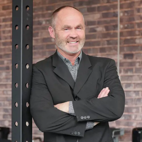 Välkommen tillNordic Wellness Värmdö Centrum!Här kan du ta del av toppmoderna maskiner, fria vikter, gruppträning, virtuell träning och riktigt mycket tränings-glädje.Kom gärna in och ta en kaffe, kika på den fantastiska anläggningen och prata med oss direkt i receptionen.Vi erbjuder självklart prov-vecka för dig som vill testa vår härliga klubb och utbud.Vi har gratis parkering hos oss också.GRATIS KONSULTATION!Vill du få hjälp att nå dina mål?Med en personlig tränare kommer du snabbt igång med ett individanpassat träningsschema som ger resultat.I det första mötet går vi igenom vad du önskar uppnå samt sätter realistiska mål efter dina förutsättningar.Fyll i kontaktformuläret nedan så kontaktar vi dig för 30 minuters kostnadsfri konsultation.Vissa personliga tränare erbjuder nu också tjänsten PT online.Vid förhinder behöver du avboka mötet 24h innan utsatt tid, annars debiteras du 200 kr.Kolla ditt gym på alla bolagFitnessprofilen Julia på Nordic Wellness: Är ditt mål att ha en något tajtare form till beachen?BEHÖVER DU PT? Känner du att du inte har disciplinen att komma i gång med träningen hemma? Hör av dig direkt till Julia och boka professionell hjälp!Nordic Wellness Din Bästa-GymPartnerHär är de 15st mest sökta gymmen på GymKarta i Juli 2023Nordic Wellness Lindholmen på Lindholmsallén 20 i GöteborgSATS Gamlestaden på Gamlestadstorget 7 i GöteborgSTC Sävedalen - Göteborgsvägen 104 - GymKarta.seSTC munkebäck på Munkebäcks Allé 26 i GöteborgNordic Wellness Göteborg Kviberg Arena - GymKarta.seNordic Wellness Kungälv Kongahälla - GymKarta.seActic Lerum - Vattenpalatset på Häradsvägen 3 i Lerum&nbsp;Maximus Gym Brunnsbo på Folkvisegatan 15 i GöteborgSATS Hovås på Björklundabacken 2 i Hovås - GymKarta.seNordic Wellness Backaplan på Gustaf Dalénsgatan 13Fitness24Seven på Lergöksgatan 6 i Västra FrölundaSATS Askim (Sisjön stora) på Ekonomivägen 6 i AskimSTC på Ekenleden 10 i Kållered - GymKarta.seNordic Wellness Marklandsgatan - GymKarta.seNordic Wellness på Vasagatan 7 i Göteborg
