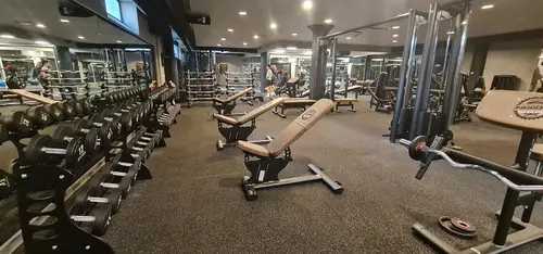 Välkommen till Nordic Wellness Döbelsgatan Stockholm!Här kan du ta del av toppmoderna maskiner, fria vikter, gruppträning, virtuell träning och riktigt mycket tränings-glädje.Kom gärna in och ta en kaffe, kika på den fantastiska anläggningen och prata med oss direkt i receptionen.Vi erbjuder självklart prov-vecka för dig som vill testa vår härliga klubb och utbud.Vi har gratis parkering hos oss också.GRATIS KONSULTATION!Vill du få hjälp att nå dina mål?Med en personlig tränare kommer du snabbt igång med ett individanpassat träningsschema som ger resultat.I det första mötet går vi igenom vad du önskar uppnå samt sätter realistiska mål efter dina förutsättningar.Fyll i kontaktformuläret nedan så kontaktar vi dig för 30 minuters kostnadsfri konsultation.Vissa personliga tränare erbjuder nu också tjänsten PT online.Vid förhinder behöver du avboka mötet 24h innan utsatt tid, annars debiteras du 200 kr.Kolla ditt gym på alla bolagFitnessprofilen Julia på Nordic Wellness: Är ditt mål att ha en något tajtare form till beachen?BEHÖVER DU PT? Känner du att du inte har disciplinen att komma i gång med träningen hemma? Hör av dig direkt till Julia och boka professionell hjälp!Nordic Wellness Din Bästa-GymPartnerHär är de 15st mest sökta gymmen på GymKarta i Juli 2023Nordic Wellness Lindholmen på Lindholmsallén 20 i GöteborgSATS Gamlestaden på Gamlestadstorget 7 i GöteborgSTC Sävedalen - Göteborgsvägen 104 - GymKarta.seSTC munkebäck på Munkebäcks Allé 26 i GöteborgNordic Wellness Göteborg Kviberg Arena - GymKarta.seNordic Wellness Kungälv Kongahälla - GymKarta.seActic Lerum - Vattenpalatset på Häradsvägen 3 i Lerum&nbsp;Maximus Gym Brunnsbo på Folkvisegatan 15 i GöteborgSATS Hovås på Björklundabacken 2 i Hovås - GymKarta.seNordic Wellness Backaplan på Gustaf Dalénsgatan 13Fitness24Seven på Lergöksgatan 6 i Västra FrölundaSATS Askim (Sisjön stora) på Ekonomivägen 6 i AskimSTC på Ekenleden 10 i Kållered - GymKarta.seNordic Wellness Marklandsgatan - GymKarta.seNordic Wellness på Vasagatan 7 i GöteborgNo Carb Protein-Pannkakor - Muskelshoppen