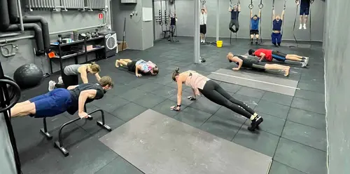 Trainics AB - PERSONLIG TRÄNARE I STOCKHOLMVi är specialiserade på att lära ut Calisthenics och kroppsviktsträning och få både nybörjare och erfarna att bemästra nya rörelser de inte trodde att de skulle klara avOavsett om du bara vill bli starkare och rörligare eller om du vill lära dig avancerade rörelser som muscle ups, front lever eller human flag, så hjälper vi dig att nå dit med personlig träning.Calisthenics är för alla oavsett ålder eller erfarenhet.BOKA EN KOSTNADSFRI KONSULTATIONHUR SER ETT TILLFÄLLE MED PERSONLIG TRÄNARE UT?Tillsammans med din personliga tränare kommer du få träna på olika övningar, teknik och progressioner för att nå dina mål.&nbsp;Tränaren lägger upp PT passet utifrån din nivå, med specifika övningar och tips som just du behöver för att du ska utvecklas i din träning.&nbsp;Hos oss kan du träna med fokus på att bli stark i din egen kropp med kroppsviktsträning oavsett nivå, eller få mer specifik hjälp för att träna på och utvecklas i övningar som handstående, pull ups, muscle ups, front lever eller liknande.Skicka PT förfråganMÖT VÅRA PERSONLIGA TRÄNARELäs mer om våra kunniga Calisthenics tränareAMRE OSMANTRÄNAREMed många års erfarenhet inom Calisthenics och styrketräning har Amre hjälpt flertalet klienter att nå sina mål i träningen. Oavsett om du vill lära dig pull ups, muscle-ups, front- eller backlever kommer han att guida dig för att nå dit.&nbsp;SABINA ZWEDBERGÄGARE / TRÄNARESabina har hjälpt många att utveckla styrka och rörlighet med Calisthenics. Hon hjälper både nybörjare och de med mer vana att utvecklas i sin träning och klara av övningar de länge velat kunna med fokus på både rörlighet och styrka.DOUGLAS EKERMARKÄGARE / TRÄNAREDouglas är specialiserad på att lära ut avancerade Calisthenics rörelser genom beprövade metoder.&nbsp; Samtidigt är han en stjärna på att lära ut grunderna och får även dig som är mer nybörjare till Calisthenics att utvecklas i din träning.&nbsp;LEO AHNMÉ[UNDER UTBILDNING][FÅ 200 KR RABATT / PT PASS]Leo har ett par års bakgrund inom Calisthenics och fokuserar främst på strykeövningar som muscle ups, pull ups, levers och human flag. En kunnig tränare som ser just vad du behöver träna på.