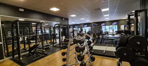Välkommen till Nordic Wellness Lidingö Larsberg!Här kan du ta del av toppmoderna maskiner, fria vikter, gruppträning, virtuell träning och riktigt mycket tränings-glädje.Kom gärna in och ta en kaffe, kika på den fantastiska anläggningen och prata med oss direkt i receptionen.Vi erbjuder självklart prov-vecka för dig som vill testa vår härliga klubb och utbud.Vi har gratis parkering hos oss också.GRATIS KONSULTATION!Vill du få hjälp att nå dina mål?Med en personlig tränare kommer du snabbt igång med ett individanpassat träningsschema som ger resultat.I det första mötet går vi igenom vad du önskar uppnå samt sätter realistiska mål efter dina förutsättningar.Fyll i kontaktformuläret nedan så kontaktar vi dig för 30 minuters kostnadsfri konsultation.Vissa personliga tränare erbjuder nu också tjänsten PT online.Vid förhinder behöver du avboka mötet 24h innan utsatt tid, annars debiteras du 200 kr.Kolla ditt gym på alla bolagFitnessprofilen Julia på Nordic Wellness: Är ditt mål att ha en något tajtare form till beachen?BEHÖVER DU PT? Känner du att du inte har disciplinen att komma i gång med träningen hemma? Hör av dig direkt till Julia och boka professionell hjälp!Nordic Wellness Din Bästa-GymPartnerHär är de 15st mest sökta gymmen på GymKarta i Juli 2023Nordic Wellness Lindholmen på Lindholmsallén 20 i GöteborgSATS Gamlestaden på Gamlestadstorget 7 i GöteborgSTC Sävedalen - Göteborgsvägen 104 - GymKarta.seSTC munkebäck på Munkebäcks Allé 26 i GöteborgNordic Wellness Göteborg Kviberg Arena - GymKarta.seNordic Wellness Kungälv Kongahälla - GymKarta.seActic Lerum - Vattenpalatset på Häradsvägen 3 i Lerum&nbsp;Maximus Gym Brunnsbo på Folkvisegatan 15 i GöteborgSATS Hovås på Björklundabacken 2 i Hovås - GymKarta.seNordic Wellness Backaplan på Gustaf Dalénsgatan 13Fitness24Seven på Lergöksgatan 6 i Västra FrölundaSATS Askim (Sisjön stora) på Ekonomivägen 6 i AskimSTC på Ekenleden 10 i Kållered - GymKarta.seNordic Wellness Marklandsgatan - GymKarta.seNordic Wellness på Vasagatan 7 i Göteborg