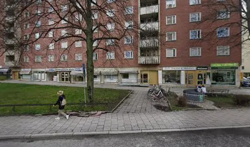 Det skapar Harmoni o balans.Här hos oss kan du välja vilken period på året, i ditt liv som du känner är bäst för dig.Adrian Eriksson Skapade GymKarta.Se och alla Gym med Premium - abonnemang blir SEO-Optimerade av Martin Maximus SEO - (Sökmotoroptimerade).X-FORCE – UNIK TRÄNINGSMETODDen nya världsunika och patenterade svenska uppfinningen X-Force är en träningsmaskin som ökar den negativa belastningen med 40 %.Detta gör att du som användare kan träna betydligt kortare tid och få större effekt med garanterat bättre resultat, endast 6 – 12 repetitioner per maskin var 7 – 14 dagar.Varför negativ träning?Negativ träning har många fördelar.Musklerna kan arbeta med betydligt högre belastning excentriskt än koncentrisk och en tyngre last innebär också effektivare träning med snabbare resultat.För att förbättra muskelstyrkan överbelastar du muskeln och om den excentriska lasten är större tröttar du ut muskeln snabbare.Excentrisk träning kräver mindre syre än koncentrisk vilket påfrestar hjärtat mindre men ökar blodtrycket.Här är de 15st mest sökta gymmen på GymKarta i Juli 2023Nordic Wellness Lindholmen på Lindholmsallén 20 i GöteborgSATS Gamlestaden på Gamlestadstorget 7 i GöteborgSTC Sävedalen - Göteborgsvägen 104 - GymKarta.seSTC munkebäck på Munkebäcks Allé 26 i GöteborgNordic Wellness Göteborg Kviberg Arena - GymKarta.seNordic Wellness Kungälv Kongahälla - GymKarta.seActic Lerum - Vattenpalatset på Häradsvägen 3 i Lerum&nbsp;Maximus Gym Brunnsbo på Folkvisegatan 15 i GöteborgSATS Hovås på Björklundabacken 2 i Hovås - GymKarta.seNordic Wellness Backaplan på Gustaf Dalénsgatan 13Fitness24Seven på Lergöksgatan 6 i Västra FrölundaSATS Askim (Sisjön stora) på Ekonomivägen 6 i AskimSTC på Ekenleden 10 i Kållered - GymKarta.seNordic Wellness Marklandsgatan - GymKarta.seNordic Wellness på Vasagatan 7 i Göteborg