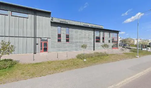Det skapar Harmoni o balans.Här hos oss kan du välja vilken period på året, i ditt liv som du känner är bäst för dig.Adrian Eriksson Skapade GymKarta.Se och alla Gym med Premium - abonnemang blir SEO-Optimerade av Martin Maximus SEO - (Sökmotoroptimerade).X-FORCE – UNIK TRÄNINGSMETODDen nya världsunika och patenterade svenska uppfinningen X-Force är en träningsmaskin som ökar den negativa belastningen med 40 %.Detta gör att du som användare kan träna betydligt kortare tid och få större effekt med garanterat bättre resultat, endast 6 – 12 repetitioner per maskin var 7 – 14 dagar.Varför negativ träning?Negativ träning har många fördelar.Musklerna kan arbeta med betydligt högre belastning excentriskt än koncentrisk och en tyngre last innebär också effektivare träning med snabbare resultat.För att förbättra muskelstyrkan överbelastar du muskeln och om den excentriska lasten är större tröttar du ut muskeln snabbare.Excentrisk träning kräver mindre syre än koncentrisk vilket påfrestar hjärtat mindre men ökar blodtrycket.Här är de 15st mest sökta gymmen på GymKarta i Juli 2023Nordic Wellness Lindholmen på Lindholmsallén 20 i GöteborgSATS Gamlestaden på Gamlestadstorget 7 i GöteborgSTC Sävedalen - Göteborgsvägen 104 - GymKarta.seSTC munkebäck på Munkebäcks Allé 26 i GöteborgNordic Wellness Göteborg Kviberg Arena - GymKarta.seNordic Wellness Kungälv Kongahälla - GymKarta.seActic Lerum - Vattenpalatset på Häradsvägen 3 i Lerum&nbsp;Maximus Gym Brunnsbo på Folkvisegatan 15 i GöteborgSATS Hovås på Björklundabacken 2 i Hovås - GymKarta.seNordic Wellness Backaplan på Gustaf Dalénsgatan 13Fitness24Seven på Lergöksgatan 6 i Västra FrölundaSATS Askim (Sisjön stora) på Ekonomivägen 6 i AskimSTC på Ekenleden 10 i Kållered - GymKarta.seNordic Wellness Marklandsgatan - GymKarta.seNordic Wellness på Vasagatan 7 i Göteborg