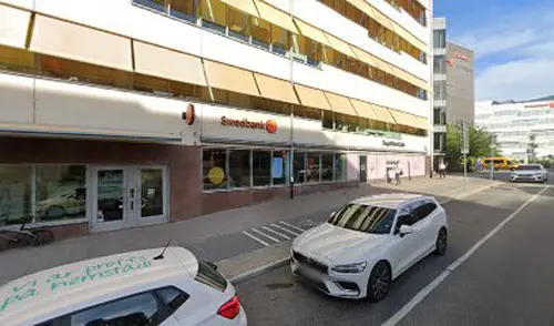 Därför blir träningen av hos Puls &amp; Träning - STCDet ligger någonting i den gamla sanningen om att den bästa träningen är den som blir av, eller hur?Vi har tagit det hela ett steg längre. Här är lite av vad du kan förvänta dig hos oss:Rent och fräschtVi städar både ofta och gärna. Varför? För att du ska trivas hos oss såklart. Målet är att du ska vilja komma tillbaka vecka efter vecka, år efter år.Generösa öppettiderVi har öppet 05-23 så att du kan träna när det passar dig. Varför inte ett pass på väg hem från jobbet eller när barnen har somnat?Inga köer till maskinernaAtt köa till maskinerna när du har tagit dig dyrbar tid för att träna är en riktig motivationsdödare. Därför har vi maxtak för antalet medlemmar hos oss.Vi finns där du ärSannolikheten att du ska träna regelbundet ökar om du har nära till gymmet. Därför har vi satsat på riktigt bra lägen för våra gym. Det ska vara enkelt att slinka in till oss.När motivationen tryter eller när den är på topp: ta hjälp av en personlig tränareVi erbjuder olika PT-paket beroende på vad målet med din träning är och vad din kropp behöver.Våra personliga tränare hjälper dig gärna med träning digitalt eller utomhus.&nbsp;Träning Puls &amp; Träning - STCGruppträningPersonlig tränareFöretagsfriskvårdTräning och inspirationFysisk aktivitet på recept (FaR®)TräningsguideNyheter Ifrån GymKartaHafstens Resort Och CampingMatinspiratör Markiz TaintonInger Zetterqvist: EM 1:ASasa The Mutant VujicJust Gym Sebastian HedmanJakob Wallin LAWABIdrottsrehab Ullevi