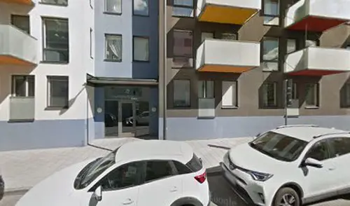 Därför blir träningen av hos Puls &amp; Träning SollentunaDet ligger någonting i den gamla sanningen om att den bästa träningen är den som blir av, eller hur?Vi har tagit det hela ett steg längre. Här är lite av vad du kan förvänta dig hos oss:Rent och fräschtVi städar både ofta och gärna. Varför? För att du ska trivas hos oss såklart. Målet är att du ska vilja komma tillbaka vecka efter vecka, år efter år.Generösa öppettiderVi har öppet 05-23 så att du kan träna när det passar dig. Varför inte ett pass på väg hem från jobbet eller när barnen har somnat?Inga köer till maskinernaAtt köa till maskinerna när du har tagit dig dyrbar tid för att träna är en riktig motivationsdödare. Därför har vi maxtak för antalet medlemmar hos oss.Vi finns där du ärSannolikheten att du ska träna regelbundet ökar om du har nära till gymmet. Därför har vi satsat på riktigt bra lägen för våra gym. Det ska vara enkelt att slinka in till oss.När motivationen tryter eller när den är på topp: ta hjälp av en personlig tränareVi erbjuder olika PT-paket beroende på vad målet med din träning är och vad din kropp behöver.Våra personliga tränare hjälper dig gärna med träning digitalt eller utomhus.&nbsp;Träning Puls &amp; Träning SollentunaGruppträningPersonlig tränareFöretagsfriskvårdTräning och inspirationFysisk aktivitet på recept (FaR®)TräningsguideNyheter Ifrån GymKartaHafstens Resort Och CampingMatinspiratör Markiz TaintonInger Zetterqvist: EM 1:ASasa The Mutant VujicJust Gym Sebastian HedmanJakob Wallin LAWABIdrottsrehab Ullevi