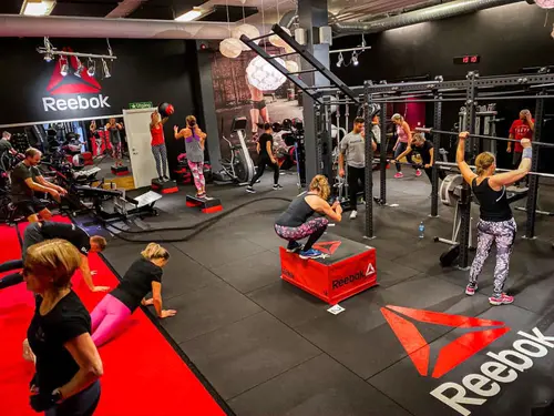 Det skapar Harmoni o balans.Här hos oss kan du välja vilken period på året, i ditt liv som du känner är bäst för dig.Adrian Eriksson Skapade GymKarta.Se och alla Gym med Premium - abonnemang blir SEO-Optimerade av Martin Maximus SEO - (Sökmotoroptimerade).X-FORCE – UNIK TRÄNINGSMETODDen nya världsunika och patenterade svenska uppfinningen X-Force är en träningsmaskin som ökar den negativa belastningen med 40 %.Detta gör att du som användare kan träna betydligt kortare tid och få större effekt med garanterat bättre resultat, endast 6 – 12 repetitioner per maskin var 7 – 14 dagar.Varför negativ träning?Negativ träning har många fördelar.Musklerna kan arbeta med betydligt högre belastning excentriskt än koncentrisk och en tyngre last innebär också effektivare träning med snabbare resultat.För att förbättra muskelstyrkan överbelastar du muskeln och om den excentriska lasten är större tröttar du ut muskeln snabbare.Excentrisk träning kräver mindre syre än koncentrisk vilket påfrestar hjärtat mindre men ökar blodtrycket.Här är de 15st mest sökta gymmen på GymKarta i Juli 2023Nordic Wellness Lindholmen på Lindholmsallén 20 i GöteborgSATS Gamlestaden på Gamlestadstorget 7 i GöteborgSTC Sävedalen - Göteborgsvägen 104 - GymKarta.seSTC munkebäck på Munkebäcks Allé 26 i GöteborgNordic Wellness Göteborg Kviberg Arena - GymKarta.seNordic Wellness Kungälv Kongahälla - GymKarta.seActic Lerum - Vattenpalatset på Häradsvägen 3 i Lerum&nbsp;Maximus Gym Brunnsbo på Folkvisegatan 15 i GöteborgSATS Hovås på Björklundabacken 2 i Hovås - GymKarta.seNordic Wellness Backaplan på Gustaf Dalénsgatan 13Fitness24Seven på Lergöksgatan 6 i Västra FrölundaSATS Askim (Sisjön stora) på Ekonomivägen 6 i AskimSTC på Ekenleden 10 i Kållered - GymKarta.seNordic Wellness Marklandsgatan - GymKarta.seNordic Wellness på Vasagatan 7 i Göteborg