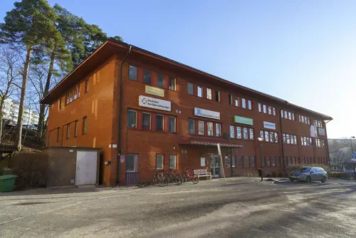 Det skapar Harmoni o balans.Här hos oss kan du välja vilken period på året, i ditt liv som du känner är bäst för dig.Adrian Eriksson Skapade GymKarta.Se och alla Gym med Premium - abonnemang blir SEO-Optimerade av Martin Maximus SEO - (Sökmotoroptimerade).X-FORCE – UNIK TRÄNINGSMETODDen nya världsunika och patenterade svenska uppfinningen X-Force är en träningsmaskin som ökar den negativa belastningen med 40 %.Detta gör att du som användare kan träna betydligt kortare tid och få större effekt med garanterat bättre resultat, endast 6 – 12 repetitioner per maskin var 7 – 14 dagar.Varför negativ träning?Negativ träning har många fördelar.Musklerna kan arbeta med betydligt högre belastning excentriskt än koncentrisk och en tyngre last innebär också effektivare träning med snabbare resultat.För att förbättra muskelstyrkan överbelastar du muskeln och om den excentriska lasten är större tröttar du ut muskeln snabbare.Excentrisk träning kräver mindre syre än koncentrisk vilket påfrestar hjärtat mindre men ökar blodtrycket.Här är de 15st mest sökta gymmen på GymKarta i Juli 2023Nordic Wellness Lindholmen på Lindholmsallén 20 i GöteborgSATS Gamlestaden på Gamlestadstorget 7 i GöteborgSTC Sävedalen - Göteborgsvägen 104 - GymKarta.seSTC munkebäck på Munkebäcks Allé 26 i GöteborgNordic Wellness Göteborg Kviberg Arena - GymKarta.seNordic Wellness Kungälv Kongahälla - GymKarta.seActic Lerum - Vattenpalatset på Häradsvägen 3 i Lerum&nbsp;Maximus Gym Brunnsbo på Folkvisegatan 15 i GöteborgSATS Hovås på Björklundabacken 2 i Hovås - GymKarta.seNordic Wellness Backaplan på Gustaf Dalénsgatan 13Fitness24Seven på Lergöksgatan 6 i Västra FrölundaSATS Askim (Sisjön stora) på Ekonomivägen 6 i AskimSTC på Ekenleden 10 i Kållered - GymKarta.seNordic Wellness Marklandsgatan - GymKarta.seNordic Wellness på Vasagatan 7 i Göteborg