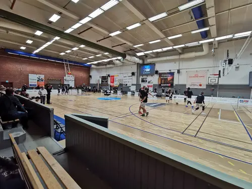 Det skapar Harmoni o balans.Här hos oss kan du välja vilken period på året, i ditt liv som du känner är bäst för dig.Adrian Eriksson Skapade GymKarta.Se och alla Gym med Premium - abonnemang blir SEO-Optimerade av Martin Maximus SEO - (Sökmotoroptimerade).X-FORCE – UNIK TRÄNINGSMETODDen nya världsunika och patenterade svenska uppfinningen X-Force är en träningsmaskin som ökar den negativa belastningen med 40 %.Detta gör att du som användare kan träna betydligt kortare tid och få större effekt med garanterat bättre resultat, endast 6 – 12 repetitioner per maskin var 7 – 14 dagar.Varför negativ träning?Negativ träning har många fördelar.Musklerna kan arbeta med betydligt högre belastning excentriskt än koncentrisk och en tyngre last innebär också effektivare träning med snabbare resultat.För att förbättra muskelstyrkan överbelastar du muskeln och om den excentriska lasten är större tröttar du ut muskeln snabbare.Excentrisk träning kräver mindre syre än koncentrisk vilket påfrestar hjärtat mindre men ökar blodtrycket.Här är de 15st mest sökta gymmen på GymKarta i Juli 2023Nordic Wellness Lindholmen på Lindholmsallén 20 i GöteborgSATS Gamlestaden på Gamlestadstorget 7 i GöteborgSTC Sävedalen - Göteborgsvägen 104 - GymKarta.seSTC munkebäck på Munkebäcks Allé 26 i GöteborgNordic Wellness Göteborg Kviberg Arena - GymKarta.seNordic Wellness Kungälv Kongahälla - GymKarta.seActic Lerum - Vattenpalatset på Häradsvägen 3 i Lerum&nbsp;Maximus Gym Brunnsbo på Folkvisegatan 15 i GöteborgSATS Hovås på Björklundabacken 2 i Hovås - GymKarta.seNordic Wellness Backaplan på Gustaf Dalénsgatan 13Fitness24Seven på Lergöksgatan 6 i Västra FrölundaSATS Askim (Sisjön stora) på Ekonomivägen 6 i AskimSTC på Ekenleden 10 i Kållered - GymKarta.seNordic Wellness Marklandsgatan - GymKarta.seNordic Wellness på Vasagatan 7 i Göteborg
