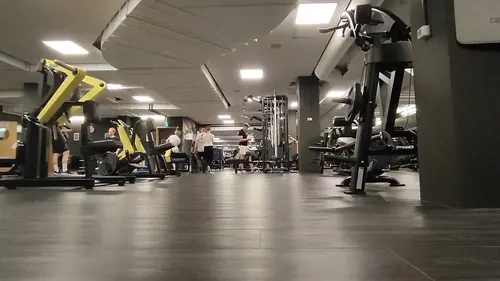 Välkommen till Nordic Wellness!Här kan du ta del av toppmoderna maskiner, fria vikter, gruppträning, virtuell träning och riktigt mycket tränings-glädje.Kom gärna in och ta en kaffe, kika på den fantastiska anläggningen och prata med oss direkt i receptionen.Vi erbjuder självklart prov-vecka för dig som vill testa vår härliga klubb och utbud.Vi har gratis parkering hos oss också.GRATIS KONSULTATION!Vill du få hjälp att nå dina mål?Med en personlig tränare kommer du snabbt igång med ett individanpassat träningsschema som ger resultat.I det första mötet går vi igenom vad du önskar uppnå samt sätter realistiska mål efter dina förutsättningar.Fyll i kontaktformuläret nedan så kontaktar vi dig för 30 minuters kostnadsfri konsultation.Vissa personliga tränare erbjuder nu också tjänsten PT online.Vid förhinder behöver du avboka mötet 24h innan utsatt tid, annars debiteras du 200 kr.Kolla ditt gym på alla bolagFitnessprofilen Julia på Nordic Wellness: Är ditt mål att ha en något tajtare form till beachen?BEHÖVER DU PT? Känner du att du inte har disciplinen att komma i gång med träningen hemma? Hör av dig direkt till Julia och boka professionell hjälp!Nordic Wellness Din Bästa-GymPartnerHär är de 15st mest sökta gymmen på GymKarta i Juli 2023Nordic Wellness Lindholmen på Lindholmsallén 20 i GöteborgSATS Gamlestaden på Gamlestadstorget 7 i GöteborgSTC Sävedalen - Göteborgsvägen 104 - GymKarta.seSTC munkebäck på Munkebäcks Allé 26 i GöteborgNordic Wellness Göteborg Kviberg Arena - GymKarta.seNordic Wellness Kungälv Kongahälla - GymKarta.seActic Lerum - Vattenpalatset på Häradsvägen 3 i Lerum&nbsp;Maximus Gym Brunnsbo på Folkvisegatan 15 i GöteborgSATS Hovås på Björklundabacken 2 i Hovås - GymKarta.seNordic Wellness Backaplan på Gustaf Dalénsgatan 13Fitness24Seven på Lergöksgatan 6 i Västra FrölundaSATS Askim (Sisjön stora) på Ekonomivägen 6 i AskimSTC på Ekenleden 10 i Kållered - GymKarta.seNordic Wellness Marklandsgatan - GymKarta.seNordic Wellness på Vasagatan 7 i Göteborg
