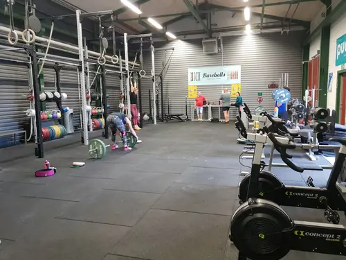Det skapar Harmoni o balans.Här hos oss kan du välja vilken period på året, i ditt liv som du känner är bäst för dig.Adrian Eriksson Skapade GymKarta.Se och alla Gym med Premium - abonnemang blir SEO-Optimerade av Martin Maximus SEO - (Sökmotoroptimerade).X-FORCE – UNIK TRÄNINGSMETODDen nya världsunika och patenterade svenska uppfinningen X-Force är en träningsmaskin som ökar den negativa belastningen med 40 %.Detta gör att du som användare kan träna betydligt kortare tid och få större effekt med garanterat bättre resultat, endast 6 – 12 repetitioner per maskin var 7 – 14 dagar.Varför negativ träning?Negativ träning har många fördelar.Musklerna kan arbeta med betydligt högre belastning excentriskt än koncentrisk och en tyngre last innebär också effektivare träning med snabbare resultat.För att förbättra muskelstyrkan överbelastar du muskeln och om den excentriska lasten är större tröttar du ut muskeln snabbare.Excentrisk träning kräver mindre syre än koncentrisk vilket påfrestar hjärtat mindre men ökar blodtrycket.Här är de 15st mest sökta gymmen på GymKarta i Juli 2023Nordic Wellness Lindholmen på Lindholmsallén 20 i GöteborgSATS Gamlestaden på Gamlestadstorget 7 i GöteborgSTC Sävedalen - Göteborgsvägen 104 - GymKarta.seSTC munkebäck på Munkebäcks Allé 26 i GöteborgNordic Wellness Göteborg Kviberg Arena - GymKarta.seNordic Wellness Kungälv Kongahälla - GymKarta.seActic Lerum - Vattenpalatset på Häradsvägen 3 i Lerum&nbsp;Maximus Gym Brunnsbo på Folkvisegatan 15 i GöteborgSATS Hovås på Björklundabacken 2 i Hovås - GymKarta.seNordic Wellness Backaplan på Gustaf Dalénsgatan 13Fitness24Seven på Lergöksgatan 6 i Västra FrölundaSATS Askim (Sisjön stora) på Ekonomivägen 6 i AskimSTC på Ekenleden 10 i Kållered - GymKarta.seNordic Wellness Marklandsgatan - GymKarta.seNordic Wellness på Vasagatan 7 i Göteborg