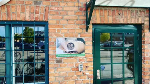 Det skapar Harmoni o balans.Här hos oss kan du välja vilken period på året, i ditt liv som du känner är bäst för dig.Adrian Eriksson Skapade GymKarta.Se och alla Gym med Premium - abonnemang blir SEO-Optimerade av Martin Maximus SEO - (Sökmotoroptimerade).X-FORCE – UNIK TRÄNINGSMETODDen nya världsunika och patenterade svenska uppfinningen X-Force är en träningsmaskin som ökar den negativa belastningen med 40 %.Detta gör att du som användare kan träna betydligt kortare tid och få större effekt med garanterat bättre resultat, endast 6 – 12 repetitioner per maskin var 7 – 14 dagar.Varför negativ träning?Negativ träning har många fördelar.Musklerna kan arbeta med betydligt högre belastning excentriskt än koncentrisk och en tyngre last innebär också effektivare träning med snabbare resultat.För att förbättra muskelstyrkan överbelastar du muskeln och om den excentriska lasten är större tröttar du ut muskeln snabbare.Excentrisk träning kräver mindre syre än koncentrisk vilket påfrestar hjärtat mindre men ökar blodtrycket.Här är de 15st mest sökta gymmen på GymKarta i Juli 2023Nordic Wellness Lindholmen på Lindholmsallén 20 i GöteborgSATS Gamlestaden på Gamlestadstorget 7 i GöteborgSTC Sävedalen - Göteborgsvägen 104 - GymKarta.seSTC munkebäck på Munkebäcks Allé 26 i GöteborgNordic Wellness Göteborg Kviberg Arena - GymKarta.seNordic Wellness Kungälv Kongahälla - GymKarta.seActic Lerum - Vattenpalatset på Häradsvägen 3 i Lerum&nbsp;Maximus Gym Brunnsbo på Folkvisegatan 15 i GöteborgSATS Hovås på Björklundabacken 2 i Hovås - GymKarta.seNordic Wellness Backaplan på Gustaf Dalénsgatan 13Fitness24Seven på Lergöksgatan 6 i Västra FrölundaSATS Askim (Sisjön stora) på Ekonomivägen 6 i AskimSTC på Ekenleden 10 i Kållered - GymKarta.seNordic Wellness Marklandsgatan - GymKarta.seNordic Wellness på Vasagatan 7 i Göteborg