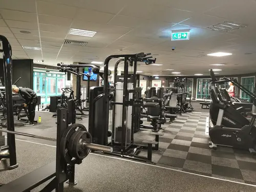 Välkommen till Nordic Wellness!Här kan du ta del av toppmoderna maskiner, fria vikter, gruppträning, virtuell träning och riktigt mycket tränings-glädje.Kom gärna in och ta en kaffe, kika på den fantastiska anläggningen och prata med oss direkt i receptionen.Vi erbjuder självklart prov-vecka för dig som vill testa vår härliga klubb och utbud.Vi har gratis parkering hos oss också.GRATIS KONSULTATION!Vill du få hjälp att nå dina mål?Med en personlig tränare kommer du snabbt igång med ett individanpassat träningsschema som ger resultat.I det första mötet går vi igenom vad du önskar uppnå samt sätter realistiska mål efter dina förutsättningar.Fyll i kontaktformuläret nedan så kontaktar vi dig för 30 minuters kostnadsfri konsultation.Vissa personliga tränare erbjuder nu också tjänsten PT online.Vid förhinder behöver du avboka mötet 24h innan utsatt tid, annars debiteras du 200 kr.Kolla ditt gym på alla bolagFitnessprofilen Julia på Nordic Wellness: Är ditt mål att ha en något tajtare form till beachen?BEHÖVER DU PT? Känner du att du inte har disciplinen att komma i gång med träningen hemma? Hör av dig direkt till Julia och boka professionell hjälp!Nordic Wellness Din Bästa-GymPartnerHär är de 15st mest sökta gymmen på GymKarta i Juli 2023Nordic Wellness Lindholmen på Lindholmsallén 20 i GöteborgSATS Gamlestaden på Gamlestadstorget 7 i GöteborgSTC Sävedalen - Göteborgsvägen 104 - GymKarta.seSTC munkebäck på Munkebäcks Allé 26 i GöteborgNordic Wellness Göteborg Kviberg Arena - GymKarta.seNordic Wellness Kungälv Kongahälla - GymKarta.seActic Lerum - Vattenpalatset på Häradsvägen 3 i Lerum&nbsp;Maximus Gym Brunnsbo på Folkvisegatan 15 i GöteborgSATS Hovås på Björklundabacken 2 i Hovås - GymKarta.seNordic Wellness Backaplan på Gustaf Dalénsgatan 13Fitness24Seven på Lergöksgatan 6 i Västra FrölundaSATS Askim (Sisjön stora) på Ekonomivägen 6 i AskimSTC på Ekenleden 10 i Kållered - GymKarta.seNordic Wellness Marklandsgatan - GymKarta.seNordic Wellness på Vasagatan 7 i GöteborgNo Carb Protein-Pannkakor - Muskelshoppen
