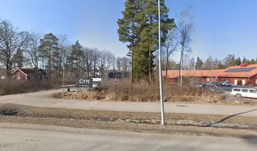 Det skapar Harmoni o balans.Här hos oss kan du välja vilken period på året, i ditt liv som du känner är bäst för dig.Adrian Eriksson Skapade GymKarta.Se och alla Gym med Premium - abonnemang blir SEO-Optimerade av Martin Maximus SEO - (Sökmotoroptimerade).X-FORCE – UNIK TRÄNINGSMETODDen nya världsunika och patenterade svenska uppfinningen X-Force är en träningsmaskin som ökar den negativa belastningen med 40 %.Detta gör att du som användare kan träna betydligt kortare tid och få större effekt med garanterat bättre resultat, endast 6 – 12 repetitioner per maskin var 7 – 14 dagar.Varför negativ träning?Negativ träning har många fördelar.Musklerna kan arbeta med betydligt högre belastning excentriskt än koncentrisk och en tyngre last innebär också effektivare träning med snabbare resultat.För att förbättra muskelstyrkan överbelastar du muskeln och om den excentriska lasten är större tröttar du ut muskeln snabbare.Excentrisk träning kräver mindre syre än koncentrisk vilket påfrestar hjärtat mindre men ökar blodtrycket.Här är de 15st mest sökta gymmen på GymKarta i Juli 2023Nordic Wellness Lindholmen på Lindholmsallén 20 i GöteborgSATS Gamlestaden på Gamlestadstorget 7 i GöteborgSTC Sävedalen - Göteborgsvägen 104 - GymKarta.seSTC munkebäck på Munkebäcks Allé 26 i GöteborgNordic Wellness Göteborg Kviberg Arena - GymKarta.seNordic Wellness Kungälv Kongahälla - GymKarta.seActic Lerum - Vattenpalatset på Häradsvägen 3 i Lerum&nbsp;Maximus Gym Brunnsbo på Folkvisegatan 15 i GöteborgSATS Hovås på Björklundabacken 2 i Hovås - GymKarta.seNordic Wellness Backaplan på Gustaf Dalénsgatan 13Fitness24Seven på Lergöksgatan 6 i Västra FrölundaSATS Askim (Sisjön stora) på Ekonomivägen 6 i AskimSTC på Ekenleden 10 i Kållered - GymKarta.seNordic Wellness Marklandsgatan - GymKarta.seNordic Wellness på Vasagatan 7 i Göteborg