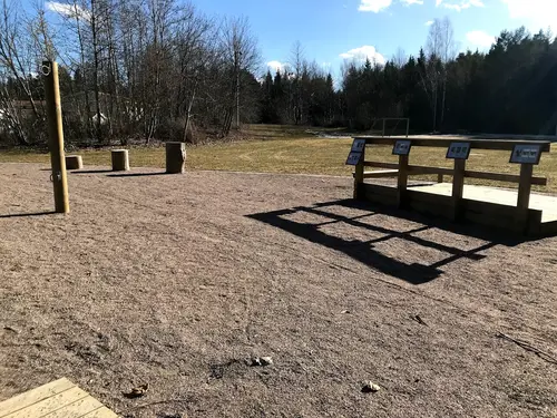 X-FORCE – UNIK TRÄNINGSMETODDen nya världsunika och patenterade svenska uppfinningen X-Force är en träningsmaskin som ökar den negativa belastningen med 40 %.Detta gör att du som användare kan träna betydligt kortare tid och få större effekt med garanterat bättre resultat, endast 6 – 12 repetitioner per maskin var 7 – 14 dagar.Varför negativ träning?Negativ träning har många fördelar.Musklerna kan arbeta med betydligt högre belastning excentriskt än koncentrisk och en tyngre last innebär också effektivare träning med snabbare resultat.För att förbättra muskelstyrkan överbelastar du muskeln och om den excentriska lasten är större tröttar du ut muskeln snabbare.Excentrisk träning kräver mindre syre än koncentrisk vilket påfrestar hjärtat mindre men ökar blodtrycket.Här är de 15st mest sökta gymmen på GymKarta i Juli 2023Nordic Wellness Lindholmen på Lindholmsallén 20 i GöteborgSATS Gamlestaden på Gamlestadstorget 7 i GöteborgSTC Sävedalen - Göteborgsvägen 104 - GymKarta.seSTC munkebäck på Munkebäcks Allé 26 i GöteborgNordic Wellness Göteborg Kviberg Arena - GymKarta.seNordic Wellness Kungälv Kongahälla - GymKarta.seActic Lerum - Vattenpalatset på Häradsvägen 3 i Lerum&nbsp;Maximus Gym Brunnsbo på Folkvisegatan 15 i GöteborgSATS Hovås på Björklundabacken 2 i Hovås - GymKarta.seNordic Wellness Backaplan på Gustaf Dalénsgatan 13Fitness24Seven på Lergöksgatan 6 i Västra FrölundaSATS Askim (Sisjön stora) på Ekonomivägen 6 i AskimSTC på Ekenleden 10 i Kållered - GymKarta.seNordic Wellness Marklandsgatan - GymKarta.seNordic Wellness på Vasagatan 7 i Göteborg