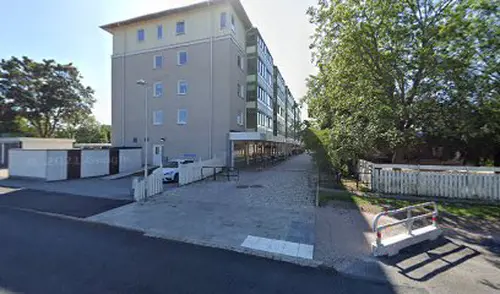 Curves Årsta är mycket mer än ett traditionellt gym, visst jobbigt och svettigt som träning ska vara men här har vi roligt också. Då kommer viljan att fortsätta träna. Ge dig själv möjligheten att använda de nycklar Curves erbjuder till hälsosammare liv. Tidseffektivt… 30 minuter per pass 3 gånger i veckan är bara 1,5 timmar per vecka. Enkelt, snabbt och roligt.Boka en tid för en gratis visning samt fitnessprofil, så ser vi om vi kan sätta upp något spännande mål tillsammans. Hoppas såklart du blir en av oss!Välkommen till en källa av kraft!Hos oss hittar du inspirerande och kunnig personal som hjälper dig att nå dina mål!Vi har en härlig stämning hos oss med kvinnor i alla åldrar.Fitnessklubben för kvinnor | CurvesCurves Trollhättan, fitnessklubben för kvinnor, ligger nära dig. Curves är ett gym bara för kvinnor.Vår specialutformande utrustning med hydrauliskt motstånd kombinerar fördelarna med konditionsträning och styrketräning, vilket ger effektiv träning och samtidigt skyddar ben och leder.Du får enkel och effektiv träning på bara 30 minuter, med stöd av en tränare och utan begränsningar i träningstider.&nbsp;Vi välkomnar dig till Curves och berättar gärna mer om vår 30-minuters träning för hela kroppen, så att du kan bli starkare, gå ner i vikt och bränna kalorier i en trevlig miljö.&nbsp;Om du letar efter ett gym i Trollhättan, gå gärna med i Curves så hjälper vi dig att komma i form, bli stark och gå ner i vikt.Nu när vi börjar komma på fötter igen efter pandemin investerar folk i sin hälsa, och gåvor med fitness-tema blir också populärare än någonsin.Enligt Sarah Mitroff på CNET är detta de bästa hälsoprodukterna och fitnessgåvorna år 2023.De bästa hälsopresenterna 2023FitnessklasspassFitnessklockaSpännande vattenflaskorMotståndsbandBärbar mixerFördelar med att ge hälsan som gåvaGenom att investera i din hälsa får du en gåva som fortsätter att ge dig varje dag när du vaknar upp och känner dig fräschare, känner dig bättre i dina kläder och är på bättre humör.Marie Haaland från New York Post citerar olika forskningsstudier som bekräftar att människor som avsätter tid för motion är lyckligare än de som inte gör det. Bara en övning i veckan har visat sig ha en positiv inverkan på ens inställning och öka motivationen.De tre pelarna&nbsp;Curves helhetslösning är inriktad på att investera i hälsans gåva genom att fokusera på de tre pelarna i den allmänna hälsan.Fysisk hälsa med Curves 30-minuterskretsen som är särskilt utformad för att träna varje muskelgrupp.&nbsp;Psykisk hälsa genom att öka självförtroendet med varje besök.&nbsp;Andlig hälsa genom att tillhandahålla en trygg och stödjande miljö.Curves erbjuder verktyg och stöd för att uppnå och upprätthålla en hälsosam och balanserad livsstil. Curves förstår att det är svårt att träna under julhelgen när familjen kommer på besök, huset förbereds och festligheterna hålls. Om du tar dig tid att investera i din hälsa ger du dig själv en speciell julklapp. På så sätt kan du njuta av julhelgen och må bra i kropp och själ.Stärk din självkänsla och ditt självförtroende inför julen – CurvesGe dig själv en hälsopresent den här säsongen och låt Curves hjälpa dig att investera i ditt välbefinnandeEnskilda Gym i Sverige syns väldigt lite på Google - Därför skapades Gymguiden med GymKarta.seMartin MaXimus Börjesson, grundare och ägare av GymPartner Träningsutrustning i Mölndal AB, har utvecklat Gymguide.nu och GymKarta.se tillsammans med Adrian Eriksson på Nite Cloud.Adrian har skapat och kodat GymKarta.se&nbsp; till 100% och alla Gym med Premium - abonnemang blir SEO-Optimerade av Martin Maximus SEO - (Sökmotoroptimerade).Premium - I abonnemanget ingår Optimerad Presentation och Beskrivning av “Gymmet” på GymKarta.se och GymGuide.nu.10st Optimerade bilder med GEO-taggning med sökords fraser etc. .10st Superstarka länkar till “Gymmet” med en Optimerad Presentation och Beskrivning.4 st “Kampanjartiklar” kan skapas för “Gymmet”. Martin Maximus Börjesson har många beprövade marknadsföringsstrategier och affärsupplägg.Martin Maximus har tagit lärdom av visdomsorden “Att syns du inte-Så finns du inte” – vilket genomsyrar hela verksamheten. Martin Maximus har varit företagare inom gymbranschen sedan 1979, då han startade sitt första gym. Genom åren har det blivit 47 stycken anläggningar.GymPartner Träningsutrustning i Mölndal AB, Nämndemansgatan 17, 431 33 Mölndal+4676-393 30 57 maximus@gympartner.nu.Även om GymPartner säljer främst Gymutrustning eller kompletta Gym så är du välkommen att prova i vår utställning på Nämndemansgatan 17 i Mölndal. 076-393 30 57, maximus@gympartner.nu.&nbsp;Andra artiklar av Martin Maximus:Kan du gissa vilken gymkedja som är mest sökt på alla bolag?- Publicerad: 2023-02-26Alla Bolag - Nyckeltal och Befattningar - Publicerad: 2022-10-17Sveriges Bolag På Allabolag.se - Publicerad: 2020-10-02GymPartner Sweden På Allabolag.se - Publicerad: 2020-10-11Köp komplett Gym-AllaBolagspresentation kostnadsfritt - Publicerad: 2020-05-18Martin Maximus Börjesson har sålt fler än 700+ kompletta begagnade gym på 43 år.Många av dessa finns på vår karta över GymPartners utvalda partners