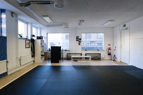 Det skapar Harmoni o balans.Här hos oss kan du välja vilken period på året, i ditt liv som du känner är bäst för dig.Adrian Eriksson Skapade GymKarta.Se och alla Gym med Premium - abonnemang blir SEO-Optimerade av Martin Maximus SEO - (Sökmotoroptimerade).X-FORCE – UNIK TRÄNINGSMETODDen nya världsunika och patenterade svenska uppfinningen X-Force är en träningsmaskin som ökar den negativa belastningen med 40 %.Detta gör att du som användare kan träna betydligt kortare tid och få större effekt med garanterat bättre resultat, endast 6 – 12 repetitioner per maskin var 7 – 14 dagar.Varför negativ träning?Negativ träning har många fördelar.Musklerna kan arbeta med betydligt högre belastning excentriskt än koncentrisk och en tyngre last innebär också effektivare träning med snabbare resultat.För att förbättra muskelstyrkan överbelastar du muskeln och om den excentriska lasten är större tröttar du ut muskeln snabbare.Excentrisk träning kräver mindre syre än koncentrisk vilket påfrestar hjärtat mindre men ökar blodtrycket.Här är de 15st mest sökta gymmen på GymKarta i Juli 2023Nordic Wellness Lindholmen på Lindholmsallén 20 i GöteborgSATS Gamlestaden på Gamlestadstorget 7 i GöteborgSTC Sävedalen - Göteborgsvägen 104 - GymKarta.seSTC munkebäck på Munkebäcks Allé 26 i GöteborgNordic Wellness Göteborg Kviberg Arena - GymKarta.seNordic Wellness Kungälv Kongahälla - GymKarta.seActic Lerum - Vattenpalatset på Häradsvägen 3 i Lerum&nbsp;Maximus Gym Brunnsbo på Folkvisegatan 15 i GöteborgSATS Hovås på Björklundabacken 2 i Hovås - GymKarta.seNordic Wellness Backaplan på Gustaf Dalénsgatan 13Fitness24Seven på Lergöksgatan 6 i Västra FrölundaSATS Askim (Sisjön stora) på Ekonomivägen 6 i AskimSTC på Ekenleden 10 i Kållered - GymKarta.seNordic Wellness Marklandsgatan - GymKarta.seNordic Wellness på Vasagatan 7 i Göteborg