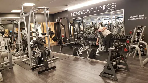 Välkommen till Nordic Wellness!Här kan du ta del av toppmoderna maskiner, fria vikter, gruppträning, virtuell träning och riktigt mycket tränings-glädje.Kom gärna in och ta en kaffe, kika på den fantastiska anläggningen och prata med oss direkt i receptionen.Vi erbjuder självklart prov-vecka för dig som vill testa vår härliga klubb och utbud.Vi har gratis parkering hos oss också.GRATIS KONSULTATION!Vill du få hjälp att nå dina mål?Med en personlig tränare kommer du snabbt igång med ett individanpassat träningsschema som ger resultat.I det första mötet går vi igenom vad du önskar uppnå samt sätter realistiska mål efter dina förutsättningar.Fyll i kontaktformuläret nedan så kontaktar vi dig för 30 minuters kostnadsfri konsultation.Vissa personliga tränare erbjuder nu också tjänsten PT online.Vid förhinder behöver du avboka mötet 24h innan utsatt tid, annars debiteras du 200 kr.Kolla ditt gym på alla bolagFitnessprofilen Julia på Nordic Wellness: Är ditt mål att ha en något tajtare form till beachen?BEHÖVER DU PT? Känner du att du inte har disciplinen att komma i gång med träningen hemma? Hör av dig direkt till Julia och boka professionell hjälp!Nordic Wellness Din Bästa-GymPartnerHär är de 15st mest sökta gymmen på GymKarta i Juli 2023Nordic Wellness Lindholmen på Lindholmsallén 20 i GöteborgSATS Gamlestaden på Gamlestadstorget 7 i GöteborgSTC Sävedalen - Göteborgsvägen 104 - GymKarta.seSTC munkebäck på Munkebäcks Allé 26 i GöteborgNordic Wellness Göteborg Kviberg Arena - GymKarta.seNordic Wellness Kungälv Kongahälla - GymKarta.seActic Lerum - Vattenpalatset på Häradsvägen 3 i Lerum&nbsp;Maximus Gym Brunnsbo på Folkvisegatan 15 i GöteborgSATS Hovås på Björklundabacken 2 i Hovås - GymKarta.seNordic Wellness Backaplan på Gustaf Dalénsgatan 13Fitness24Seven på Lergöksgatan 6 i Västra FrölundaSATS Askim (Sisjön stora) på Ekonomivägen 6 i AskimSTC på Ekenleden 10 i Kållered - GymKarta.seNordic Wellness Marklandsgatan - GymKarta.seNordic Wellness på Vasagatan 7 i GöteborgNo Carb Protein-Pannkakor - Muskelshoppen