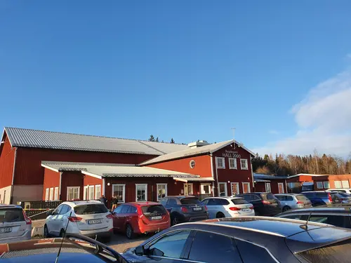 Det skapar Harmoni o balans.Här hos oss kan du välja vilken period på året, i ditt liv som du känner är bäst för dig.Adrian Eriksson Skapade GymKarta.Se och alla Gym med Premium - abonnemang blir SEO-Optimerade av Martin Maximus SEO - (Sökmotoroptimerade).X-FORCE – UNIK TRÄNINGSMETODDen nya världsunika och patenterade svenska uppfinningen X-Force är en träningsmaskin som ökar den negativa belastningen med 40 %.Detta gör att du som användare kan träna betydligt kortare tid och få större effekt med garanterat bättre resultat, endast 6 – 12 repetitioner per maskin var 7 – 14 dagar.Varför negativ träning?Negativ träning har många fördelar.Musklerna kan arbeta med betydligt högre belastning excentriskt än koncentrisk och en tyngre last innebär också effektivare träning med snabbare resultat.För att förbättra muskelstyrkan överbelastar du muskeln och om den excentriska lasten är större tröttar du ut muskeln snabbare.Excentrisk träning kräver mindre syre än koncentrisk vilket påfrestar hjärtat mindre men ökar blodtrycket.Här är de 15st mest sökta gymmen på GymKarta i Juli 2023Nordic Wellness Lindholmen på Lindholmsallén 20 i GöteborgSATS Gamlestaden på Gamlestadstorget 7 i GöteborgSTC Sävedalen - Göteborgsvägen 104 - GymKarta.seSTC munkebäck på Munkebäcks Allé 26 i GöteborgNordic Wellness Göteborg Kviberg Arena - GymKarta.seNordic Wellness Kungälv Kongahälla - GymKarta.seActic Lerum - Vattenpalatset på Häradsvägen 3 i Lerum&nbsp;Maximus Gym Brunnsbo på Folkvisegatan 15 i GöteborgSATS Hovås på Björklundabacken 2 i Hovås - GymKarta.seNordic Wellness Backaplan på Gustaf Dalénsgatan 13Fitness24Seven på Lergöksgatan 6 i Västra FrölundaSATS Askim (Sisjön stora) på Ekonomivägen 6 i AskimSTC på Ekenleden 10 i Kållered - GymKarta.seNordic Wellness Marklandsgatan - GymKarta.seNordic Wellness på Vasagatan 7 i Göteborg
