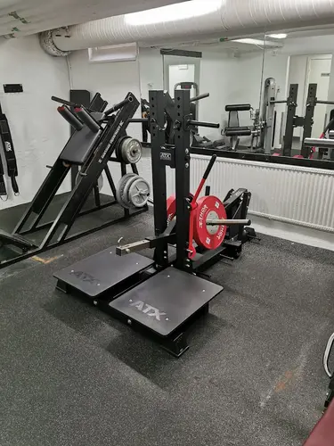 Det skapar Harmoni o balans.Här hos oss kan du välja vilken period på året, i ditt liv som du känner är bäst för dig.Adrian Eriksson Skapade GymKarta.Se och alla Gym med Premium - abonnemang blir SEO-Optimerade av Martin Maximus SEO - (Sökmotoroptimerade).X-FORCE – UNIK TRÄNINGSMETODDen nya världsunika och patenterade svenska uppfinningen X-Force är en träningsmaskin som ökar den negativa belastningen med 40 %.Detta gör att du som användare kan träna betydligt kortare tid och få större effekt med garanterat bättre resultat, endast 6 – 12 repetitioner per maskin var 7 – 14 dagar.Varför negativ träning?Negativ träning har många fördelar.Musklerna kan arbeta med betydligt högre belastning excentriskt än koncentrisk och en tyngre last innebär också effektivare träning med snabbare resultat.För att förbättra muskelstyrkan överbelastar du muskeln och om den excentriska lasten är större tröttar du ut muskeln snabbare.Excentrisk träning kräver mindre syre än koncentrisk vilket påfrestar hjärtat mindre men ökar blodtrycket.Här är de 15st mest sökta gymmen på GymKarta i Juli 2023Nordic Wellness Lindholmen på Lindholmsallén 20 i GöteborgSATS Gamlestaden på Gamlestadstorget 7 i GöteborgSTC Sävedalen - Göteborgsvägen 104 - GymKarta.seSTC munkebäck på Munkebäcks Allé 26 i GöteborgNordic Wellness Göteborg Kviberg Arena - GymKarta.seNordic Wellness Kungälv Kongahälla - GymKarta.seActic Lerum - Vattenpalatset på Häradsvägen 3 i Lerum&nbsp;Maximus Gym Brunnsbo på Folkvisegatan 15 i GöteborgSATS Hovås på Björklundabacken 2 i Hovås - GymKarta.seNordic Wellness Backaplan på Gustaf Dalénsgatan 13Fitness24Seven på Lergöksgatan 6 i Västra FrölundaSATS Askim (Sisjön stora) på Ekonomivägen 6 i AskimSTC på Ekenleden 10 i Kållered - GymKarta.seNordic Wellness Marklandsgatan - GymKarta.seNordic Wellness på Vasagatan 7 i Göteborg