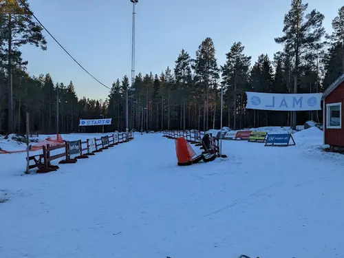 Det skapar Harmoni o balans.Här hos oss kan du välja vilken period på året, i ditt liv som du känner är bäst för dig.Adrian Eriksson Skapade GymKarta.Se och alla Gym med Premium - abonnemang blir SEO-Optimerade av Martin Maximus SEO - (Sökmotoroptimerade).X-FORCE – UNIK TRÄNINGSMETODDen nya världsunika och patenterade svenska uppfinningen X-Force är en träningsmaskin som ökar den negativa belastningen med 40 %.Detta gör att du som användare kan träna betydligt kortare tid och få större effekt med garanterat bättre resultat, endast 6 – 12 repetitioner per maskin var 7 – 14 dagar.Varför negativ träning?Negativ träning har många fördelar.Musklerna kan arbeta med betydligt högre belastning excentriskt än koncentrisk och en tyngre last innebär också effektivare träning med snabbare resultat.För att förbättra muskelstyrkan överbelastar du muskeln och om den excentriska lasten är större tröttar du ut muskeln snabbare.Excentrisk träning kräver mindre syre än koncentrisk vilket påfrestar hjärtat mindre men ökar blodtrycket.Här är de 15st mest sökta gymmen på GymKarta i Juli 2023Nordic Wellness Lindholmen på Lindholmsallén 20 i GöteborgSATS Gamlestaden på Gamlestadstorget 7 i GöteborgSTC Sävedalen - Göteborgsvägen 104 - GymKarta.seSTC munkebäck på Munkebäcks Allé 26 i GöteborgNordic Wellness Göteborg Kviberg Arena - GymKarta.seNordic Wellness Kungälv Kongahälla - GymKarta.seActic Lerum - Vattenpalatset på Häradsvägen 3 i Lerum&nbsp;Maximus Gym Brunnsbo på Folkvisegatan 15 i GöteborgSATS Hovås på Björklundabacken 2 i Hovås - GymKarta.seNordic Wellness Backaplan på Gustaf Dalénsgatan 13Fitness24Seven på Lergöksgatan 6 i Västra FrölundaSATS Askim (Sisjön stora) på Ekonomivägen 6 i AskimSTC på Ekenleden 10 i Kållered - GymKarta.seNordic Wellness Marklandsgatan - GymKarta.seNordic Wellness på Vasagatan 7 i Göteborg