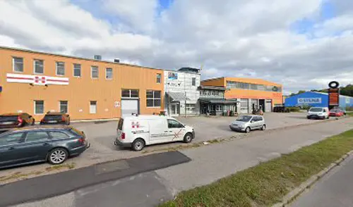 Det skapar Harmoni o balans.Här hos oss kan du välja vilken period på året, i ditt liv som du känner är bäst för dig.Adrian Eriksson Skapade GymKarta.Se och alla Gym med Premium - abonnemang blir SEO-Optimerade av Martin Maximus SEO - (Sökmotoroptimerade).X-FORCE – UNIK TRÄNINGSMETODDen nya världsunika och patenterade svenska uppfinningen X-Force är en träningsmaskin som ökar den negativa belastningen med 40 %.Detta gör att du som användare kan träna betydligt kortare tid och få större effekt med garanterat bättre resultat, endast 6 – 12 repetitioner per maskin var 7 – 14 dagar.Varför negativ träning?Negativ träning har många fördelar.Musklerna kan arbeta med betydligt högre belastning excentriskt än koncentrisk och en tyngre last innebär också effektivare träning med snabbare resultat.För att förbättra muskelstyrkan överbelastar du muskeln och om den excentriska lasten är större tröttar du ut muskeln snabbare.Excentrisk träning kräver mindre syre än koncentrisk vilket påfrestar hjärtat mindre men ökar blodtrycket.Här är de 15st mest sökta gymmen på GymKarta i Juli 2023Nordic Wellness Lindholmen på Lindholmsallén 20 i GöteborgSATS Gamlestaden på Gamlestadstorget 7 i GöteborgSTC Sävedalen - Göteborgsvägen 104 - GymKarta.seSTC munkebäck på Munkebäcks Allé 26 i GöteborgNordic Wellness Göteborg Kviberg Arena - GymKarta.seNordic Wellness Kungälv Kongahälla - GymKarta.seActic Lerum - Vattenpalatset på Häradsvägen 3 i Lerum&nbsp;Maximus Gym Brunnsbo på Folkvisegatan 15 i GöteborgSATS Hovås på Björklundabacken 2 i Hovås - GymKarta.seNordic Wellness Backaplan på Gustaf Dalénsgatan 13Fitness24Seven på Lergöksgatan 6 i Västra FrölundaSATS Askim (Sisjön stora) på Ekonomivägen 6 i AskimSTC på Ekenleden 10 i Kållered - GymKarta.seNordic Wellness Marklandsgatan - GymKarta.seNordic Wellness på Vasagatan 7 i Göteborg
