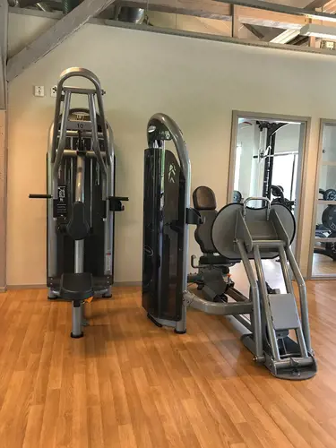 Det skapar Harmoni o balans.Här hos oss kan du välja vilken period på året, i ditt liv som du känner är bäst för dig.Adrian Eriksson Skapade GymKarta.Se och alla Gym med Premium - abonnemang blir SEO-Optimerade av Martin Maximus SEO - (Sökmotoroptimerade).X-FORCE – UNIK TRÄNINGSMETODDen nya världsunika och patenterade svenska uppfinningen X-Force är en träningsmaskin som ökar den negativa belastningen med 40 %.Detta gör att du som användare kan träna betydligt kortare tid och få större effekt med garanterat bättre resultat, endast 6 – 12 repetitioner per maskin var 7 – 14 dagar.Varför negativ träning?Negativ träning har många fördelar.Musklerna kan arbeta med betydligt högre belastning excentriskt än koncentrisk och en tyngre last innebär också effektivare träning med snabbare resultat.För att förbättra muskelstyrkan överbelastar du muskeln och om den excentriska lasten är större tröttar du ut muskeln snabbare.Excentrisk träning kräver mindre syre än koncentrisk vilket påfrestar hjärtat mindre men ökar blodtrycket.Här är de 15st mest sökta gymmen på GymKarta i Juli 2023Nordic Wellness Lindholmen på Lindholmsallén 20 i GöteborgSATS Gamlestaden på Gamlestadstorget 7 i GöteborgSTC Sävedalen - Göteborgsvägen 104 - GymKarta.seSTC munkebäck på Munkebäcks Allé 26 i GöteborgNordic Wellness Göteborg Kviberg Arena - GymKarta.seNordic Wellness Kungälv Kongahälla - GymKarta.seActic Lerum - Vattenpalatset på Häradsvägen 3 i Lerum&nbsp;Maximus Gym Brunnsbo på Folkvisegatan 15 i GöteborgSATS Hovås på Björklundabacken 2 i Hovås - GymKarta.seNordic Wellness Backaplan på Gustaf Dalénsgatan 13Fitness24Seven på Lergöksgatan 6 i Västra FrölundaSATS Askim (Sisjön stora) på Ekonomivägen 6 i AskimSTC på Ekenleden 10 i Kållered - GymKarta.seNordic Wellness Marklandsgatan - GymKarta.seNordic Wellness på Vasagatan 7 i Göteborg