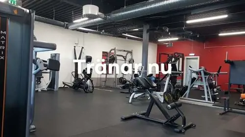Varmt välkommen till StarGym - VI HAR ALLT FÖR DIN TRÄNINGHos oss hittar du träningsglädjen, oavsett om du tränar på elitnivå eller som glad motionärOch det ska alltid vara kul att träna!Människor i alla åldrar och med olika förutsättningar hittar till oss, så häng med&nbsp;DU&nbsp;också!Våra anläggningar är öppna dygnet runt för att tillgodose allas behov och kunna ge frihet till våra medlemmar.Våra städerSundsvallHärnösandÖ-vikTimråSkellefteåHolmsundKÖPMANGATAN 14 (SUNDSVALL CITY)Gymmet på Köpmangatan 14 är då den största och första anläggningen i raden av Star Gym som har öppnat.Här lades grunden och gymmet öppnades 26 Maj 2012.En väl tilltagen maskinpark från Matrix, Strenght, Gym Leco och Nordic Gym.Utbyggnad med HIIT-koncept finns att nyttja för alla medlemmar.Personal finns på plats måndag-fredag.Vid entrédörren finns skylt med qr-kod samt webadress som scannas eller besöks för registrering och köp av engångsträning.Efter slutförd registrering och betalning anländer ett sms med kod som fungerar för ett inlogg under det dygnet.Gymmet är öppet 24/7 för dig som är medlem.VARBERGSVÄGEN 6 (GRANLOHOLM)I Granloholms hjärta ligger denna charmiga anläggning granne med ICABra utrustat gym med det väsentliga för ett bra gympass!Vid entrédörren finns skylt med qr-kod samt webadress som scannas eller besöks för registrering och köp av engångsträning.Efter slutförd registrering och betalning anländer ett sms med kod som fungerar för ett inlogg under det dygnet.​​​​​​​Gymmet är öppet 24/7 för dig som är medlem!AXVÄGEN 16 (NACKSTA)Flytten till Axvägen blev en hit! Nu, ca 100kvm större, kan vi erbjuda ett mer tillgängligt gym för alla våra medlemmarVäl utrustat gym med öppna ytor och ett eget kryp in för stretch och kroppsövningar.Välkommen till Star Gym i Nacksta!Vid entrédörren finns skylt med qr-kod samt webadress som scannas eller besöks för registrering och köp av engångsträning.Efter slutförd registrering och betalning anländer ett sms med kod som fungerar för ett inlogg under det dygnet.Gymmet är öppet 24/7 för dig som är medlem.AFFÄRSGATAN 18 (KVISSLEBY)Aldrig har vi haft så stort intresse inför en nyöppning, här i Kvissleby har vi blivit mottagen med öppna armar!Gymmet är fullt utrustat med en generös maskinpark och fria vikter.Även hjärtat tillsammans med konditionen kan få sin träning här med bra utbud på konditionsmaskiner.Vid entrédörren finns skylt med qr-kod samt webadress som scannas eller besöks för registrering och köp av engångsträning.Efter slutförd registrering och betalning anländer ett sms med kod som fungerar för ett inlogg under det dygnet.​​​​​​​Gymmet är öppet 24/7 för dig som medlem.EKENÄSVÄGEN 1 (SUNDSBRUK)Denna charmiga lilla anläggning innehåller allt man behöver för ett bra träningspassEnkelt att parkera direkt utanför för dig som vill ta bilen.Vid entrédörren finns skylt med qr-kod samt webadress som scannas eller besöks för registrering och köp av engångsträning.Efter slutförd registrering och betalning anländer ett sms med kod som fungerar för ett inlogg under det dygnet.Gymmet är öppet 24/7 för dig som är medlem.RÄNNÖVÄGEN 1 (MATFORS)Efter mycket om och men lyckades vi tillslut få till en gedigen anläggning i MatforsRejäl utrustning från Gym80 och konditionspark från Matrix pryder detta gym med högt i tak som ger en bra känsla av rymd.Vid entrédörren finns skylt med qr-kod samt webadress som scannas eller besöks för registrering och köp av engångsträning.Efter slutförd registrering och betalning anländer ett sms med kod som fungerar för ett inlogg under det dygnet.​Gymmet är öppet 24/7 för dig som är medlem.RAHOLMSVÄGEN 100B (ALNÖ)På den södra delen av ön, öppnade vi under hösten 2022 i området vid gamla Permobil425kvm utrustningsmässigt maxad anläggning, med maskiner från Thor Fitness, Star Trac och Casall.Vid entrédörren finns skylt med qr-kod samt webadress som scannas eller besöks för registrering och köp av engångsträning.Efter slutförd registrering och betalning anländer ett sms med kod som fungerar för ett inlogg under det dygnet.Gymmet är öppet 24/7 för dig som är medlem.ORTVIKSVÄGEN 2 (SKÖNSBERG, E4-RONDELLEN)Vintern 2023 kunde vi äntligen öppna!&nbsp;Fri parkering med ingång mot brofästetAnläggningen, på två plan är 700kvm och utrustad för att kunna träna både styrka och kondition, allt med fantastisk utsikt.Här finns också öppna ytor för funktionell träning.&nbsp;Vid entrédörren finns skylt med qr-kod samt webadress som scannas eller besöks för registrering och köp av engångsträning.Efter slutförd registrering och betalning anländer ett sms med kod som fungerar för ett inlogg under det dygnet.Gymmet är öppet 24/7 för dig som är medlem.Här är de 15st mest sökta gymmen på GymKarta i Juli 2023Nordic Wellness Lindholmen på Lindholmsallén 20 i GöteborgSATS Gamlestaden på Gamlestadstorget 7 i GöteborgSTC Sävedalen - Göteborgsvägen 104 - GymKarta.seSTC munkebäck på Munkebäcks Allé 26 i GöteborgNordic Wellness Göteborg Kviberg Arena - GymKarta.seNordic Wellness Kungälv Kongahälla - GymKarta.seActic Lerum - Vattenpalatset på Häradsvägen 3 i Lerum&nbsp;Maximus Gym Brunnsbo på Folkvisegatan 15 i GöteborgSATS Hovås på Björklundabacken 2 i Hovås - GymKarta.seNordic Wellness Backaplan på Gustaf Dalénsgatan 13Fitness24Seven på Lergöksgatan 6 i Västra FrölundaSATS Askim (Sisjön stora) på Ekonomivägen 6 i AskimSTC på Ekenleden 10 i Kållered - GymKarta.seNordic Wellness Marklandsgatan - GymKarta.seNordic Wellness på Vasagatan 7 i Göteborg