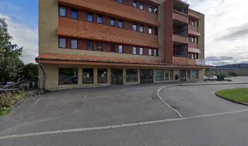 Varmt välkommen till StarGym - VI HAR ALLT FÖR DIN TRÄNINGHos oss hittar du träningsglädjen, oavsett om du tränar på elitnivå eller som glad motionärOch det ska alltid vara kul att träna!Människor i alla åldrar och med olika förutsättningar hittar till oss, så häng med&nbsp;DU&nbsp;också!Våra anläggningar är öppna dygnet runt för att tillgodose allas behov och kunna ge frihet till våra medlemmar.Våra städerSundsvallHärnösandÖ-vikTimråSkellefteåHolmsundKÖPMANGATAN 14 (SUNDSVALL CITY)Gymmet på Köpmangatan 14 är då den största och första anläggningen i raden av Star Gym som har öppnat.Här lades grunden och gymmet öppnades 26 Maj 2012.En väl tilltagen maskinpark från Matrix, Strenght, Gym Leco och Nordic Gym.Utbyggnad med HIIT-koncept finns att nyttja för alla medlemmar.Personal finns på plats måndag-fredag.Vid entrédörren finns skylt med qr-kod samt webadress som scannas eller besöks för registrering och köp av engångsträning.Efter slutförd registrering och betalning anländer ett sms med kod som fungerar för ett inlogg under det dygnet.Gymmet är öppet 24/7 för dig som är medlem.VARBERGSVÄGEN 6 (GRANLOHOLM)I Granloholms hjärta ligger denna charmiga anläggning granne med ICABra utrustat gym med det väsentliga för ett bra gympass!Vid entrédörren finns skylt med qr-kod samt webadress som scannas eller besöks för registrering och köp av engångsträning.Efter slutförd registrering och betalning anländer ett sms med kod som fungerar för ett inlogg under det dygnet.​​​​​​​Gymmet är öppet 24/7 för dig som är medlem!AXVÄGEN 16 (NACKSTA)Flytten till Axvägen blev en hit! Nu, ca 100kvm större, kan vi erbjuda ett mer tillgängligt gym för alla våra medlemmarVäl utrustat gym med öppna ytor och ett eget kryp in för stretch och kroppsövningar.Välkommen till Star Gym i Nacksta!Vid entrédörren finns skylt med qr-kod samt webadress som scannas eller besöks för registrering och köp av engångsträning.Efter slutförd registrering och betalning anländer ett sms med kod som fungerar för ett inlogg under det dygnet.Gymmet är öppet 24/7 för dig som är medlem.AFFÄRSGATAN 18 (KVISSLEBY)Aldrig har vi haft så stort intresse inför en nyöppning, här i Kvissleby har vi blivit mottagen med öppna armar!Gymmet är fullt utrustat med en generös maskinpark och fria vikter.Även hjärtat tillsammans med konditionen kan få sin träning här med bra utbud på konditionsmaskiner.Vid entrédörren finns skylt med qr-kod samt webadress som scannas eller besöks för registrering och köp av engångsträning.Efter slutförd registrering och betalning anländer ett sms med kod som fungerar för ett inlogg under det dygnet.​​​​​​​Gymmet är öppet 24/7 för dig som medlem.EKENÄSVÄGEN 1 (SUNDSBRUK)Denna charmiga lilla anläggning innehåller allt man behöver för ett bra träningspassEnkelt att parkera direkt utanför för dig som vill ta bilen.Vid entrédörren finns skylt med qr-kod samt webadress som scannas eller besöks för registrering och köp av engångsträning.Efter slutförd registrering och betalning anländer ett sms med kod som fungerar för ett inlogg under det dygnet.Gymmet är öppet 24/7 för dig som är medlem.RÄNNÖVÄGEN 1 (MATFORS)Efter mycket om och men lyckades vi tillslut få till en gedigen anläggning i MatforsRejäl utrustning från Gym80 och konditionspark från Matrix pryder detta gym med högt i tak som ger en bra känsla av rymd.Vid entrédörren finns skylt med qr-kod samt webadress som scannas eller besöks för registrering och köp av engångsträning.Efter slutförd registrering och betalning anländer ett sms med kod som fungerar för ett inlogg under det dygnet.​Gymmet är öppet 24/7 för dig som är medlem.RAHOLMSVÄGEN 100B (ALNÖ)På den södra delen av ön, öppnade vi under hösten 2022 i området vid gamla Permobil425kvm utrustningsmässigt maxad anläggning, med maskiner från Thor Fitness, Star Trac och Casall.Vid entrédörren finns skylt med qr-kod samt webadress som scannas eller besöks för registrering och köp av engångsträning.Efter slutförd registrering och betalning anländer ett sms med kod som fungerar för ett inlogg under det dygnet.Gymmet är öppet 24/7 för dig som är medlem.ORTVIKSVÄGEN 2 (SKÖNSBERG, E4-RONDELLEN)Vintern 2023 kunde vi äntligen öppna!&nbsp;Fri parkering med ingång mot brofästetAnläggningen, på två plan är 700kvm och utrustad för att kunna träna både styrka och kondition, allt med fantastisk utsikt.Här finns också öppna ytor för funktionell träning.&nbsp;Vid entrédörren finns skylt med qr-kod samt webadress som scannas eller besöks för registrering och köp av engångsträning.Efter slutförd registrering och betalning anländer ett sms med kod som fungerar för ett inlogg under det dygnet.Gymmet är öppet 24/7 för dig som är medlem.Här är de 15st mest sökta gymmen på GymKarta i Juli 2023Nordic Wellness Lindholmen på Lindholmsallén 20 i GöteborgSATS Gamlestaden på Gamlestadstorget 7 i GöteborgSTC Sävedalen - Göteborgsvägen 104 - GymKarta.seSTC munkebäck på Munkebäcks Allé 26 i GöteborgNordic Wellness Göteborg Kviberg Arena - GymKarta.seNordic Wellness Kungälv Kongahälla - GymKarta.seActic Lerum - Vattenpalatset på Häradsvägen 3 i Lerum&nbsp;Maximus Gym Brunnsbo på Folkvisegatan 15 i GöteborgSATS Hovås på Björklundabacken 2 i Hovås - GymKarta.seNordic Wellness Backaplan på Gustaf Dalénsgatan 13Fitness24Seven på Lergöksgatan 6 i Västra FrölundaSATS Askim (Sisjön stora) på Ekonomivägen 6 i AskimSTC på Ekenleden 10 i Kållered - GymKarta.seNordic Wellness Marklandsgatan - GymKarta.seNordic Wellness på Vasagatan 7 i Göteborg