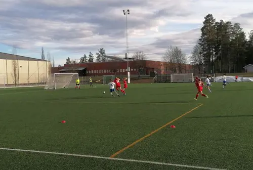 Det skapar Harmoni o balans.Här hos oss kan du välja vilken period på året, i ditt liv som du känner är bäst för dig.Adrian Eriksson Skapade GymKarta.Se och alla Gym med Premium - abonnemang blir SEO-Optimerade av Martin Maximus SEO - (Sökmotoroptimerade).X-FORCE – UNIK TRÄNINGSMETODDen nya världsunika och patenterade svenska uppfinningen X-Force är en träningsmaskin som ökar den negativa belastningen med 40 %.Detta gör att du som användare kan träna betydligt kortare tid och få större effekt med garanterat bättre resultat, endast 6 – 12 repetitioner per maskin var 7 – 14 dagar.Varför negativ träning?Negativ träning har många fördelar.Musklerna kan arbeta med betydligt högre belastning excentriskt än koncentrisk och en tyngre last innebär också effektivare träning med snabbare resultat.För att förbättra muskelstyrkan överbelastar du muskeln och om den excentriska lasten är större tröttar du ut muskeln snabbare.Excentrisk träning kräver mindre syre än koncentrisk vilket påfrestar hjärtat mindre men ökar blodtrycket.Här är de 15st mest sökta gymmen på GymKarta i Juli 2023Nordic Wellness Lindholmen på Lindholmsallén 20 i GöteborgSATS Gamlestaden på Gamlestadstorget 7 i GöteborgSTC Sävedalen - Göteborgsvägen 104 - GymKarta.seSTC munkebäck på Munkebäcks Allé 26 i GöteborgNordic Wellness Göteborg Kviberg Arena - GymKarta.seNordic Wellness Kungälv Kongahälla - GymKarta.seActic Lerum - Vattenpalatset på Häradsvägen 3 i Lerum&nbsp;Maximus Gym Brunnsbo på Folkvisegatan 15 i GöteborgSATS Hovås på Björklundabacken 2 i Hovås - GymKarta.seNordic Wellness Backaplan på Gustaf Dalénsgatan 13Fitness24Seven på Lergöksgatan 6 i Västra FrölundaSATS Askim (Sisjön stora) på Ekonomivägen 6 i AskimSTC på Ekenleden 10 i Kållered - GymKarta.seNordic Wellness Marklandsgatan - GymKarta.seNordic Wellness på Vasagatan 7 i Göteborg