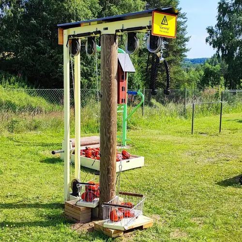 X-FORCE – UNIK TRÄNINGSMETODDen nya världsunika och patenterade svenska uppfinningen X-Force är en träningsmaskin som ökar den negativa belastningen med 40 %.Detta gör att du som användare kan träna betydligt kortare tid och få större effekt med garanterat bättre resultat, endast 6 – 12 repetitioner per maskin var 7 – 14 dagar.Varför negativ träning?Negativ träning har många fördelar.Musklerna kan arbeta med betydligt högre belastning excentriskt än koncentrisk och en tyngre last innebär också effektivare träning med snabbare resultat.För att förbättra muskelstyrkan överbelastar du muskeln och om den excentriska lasten är större tröttar du ut muskeln snabbare.Excentrisk träning kräver mindre syre än koncentrisk vilket påfrestar hjärtat mindre men ökar blodtrycket.Här är de 15st mest sökta gymmen på GymKarta i Juli 2023Nordic Wellness Lindholmen på Lindholmsallén 20 i GöteborgSATS Gamlestaden på Gamlestadstorget 7 i GöteborgSTC Sävedalen - Göteborgsvägen 104 - GymKarta.seSTC munkebäck på Munkebäcks Allé 26 i GöteborgNordic Wellness Göteborg Kviberg Arena - GymKarta.seNordic Wellness Kungälv Kongahälla - GymKarta.seActic Lerum - Vattenpalatset på Häradsvägen 3 i Lerum&nbsp;Maximus Gym Brunnsbo på Folkvisegatan 15 i GöteborgSATS Hovås på Björklundabacken 2 i Hovås - GymKarta.seNordic Wellness Backaplan på Gustaf Dalénsgatan 13Fitness24Seven på Lergöksgatan 6 i Västra FrölundaSATS Askim (Sisjön stora) på Ekonomivägen 6 i AskimSTC på Ekenleden 10 i Kållered - GymKarta.seNordic Wellness Marklandsgatan - GymKarta.seNordic Wellness på Vasagatan 7 i Göteborg