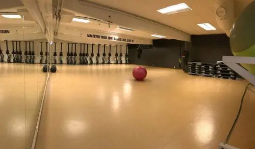 Välkommen till Nordic Wellness!Här kan du ta del av toppmoderna maskiner, fria vikter, gruppträning, virtuell träning och riktigt mycket tränings-glädje.Kom gärna in och ta en kaffe, kika på den fantastiska anläggningen och prata med oss direkt i receptionen.Vi erbjuder självklart prov-vecka för dig som vill testa vår härliga klubb och utbud.Vi har gratis parkering hos oss också.GRATIS KONSULTATION!Vill du få hjälp att nå dina mål?Med en personlig tränare kommer du snabbt igång med ett individanpassat träningsschema som ger resultat.I det första mötet går vi igenom vad du önskar uppnå samt sätter realistiska mål efter dina förutsättningar.Fyll i kontaktformuläret nedan så kontaktar vi dig för 30 minuters kostnadsfri konsultation.Vissa personliga tränare erbjuder nu också tjänsten PT online.Vid förhinder behöver du avboka mötet 24h innan utsatt tid, annars debiteras du 200 kr.Kolla ditt gym på alla bolagFitnessprofilen Julia på Nordic Wellness: Är ditt mål att ha en något tajtare form till beachen?BEHÖVER DU PT? Känner du att du inte har disciplinen att komma i gång med träningen hemma? Hör av dig direkt till Julia och boka professionell hjälp!Nordic Wellness Din Bästa-GymPartnerHär är de 15st mest sökta gymmen på GymKarta i Juli 2023Nordic Wellness Lindholmen på Lindholmsallén 20 i GöteborgSATS Gamlestaden på Gamlestadstorget 7 i GöteborgSTC Sävedalen - Göteborgsvägen 104 - GymKarta.seSTC munkebäck på Munkebäcks Allé 26 i GöteborgNordic Wellness Göteborg Kviberg Arena - GymKarta.seNordic Wellness Kungälv Kongahälla - GymKarta.seActic Lerum - Vattenpalatset på Häradsvägen 3 i Lerum&nbsp;Maximus Gym Brunnsbo på Folkvisegatan 15 i GöteborgSATS Hovås på Björklundabacken 2 i Hovås - GymKarta.seNordic Wellness Backaplan på Gustaf Dalénsgatan 13Fitness24Seven på Lergöksgatan 6 i Västra FrölundaSATS Askim (Sisjön stora) på Ekonomivägen 6 i AskimSTC på Ekenleden 10 i Kållered - GymKarta.seNordic Wellness Marklandsgatan - GymKarta.seNordic Wellness på Vasagatan 7 i GöteborgNo Carb Protein-Pannkakor - Muskelshoppen