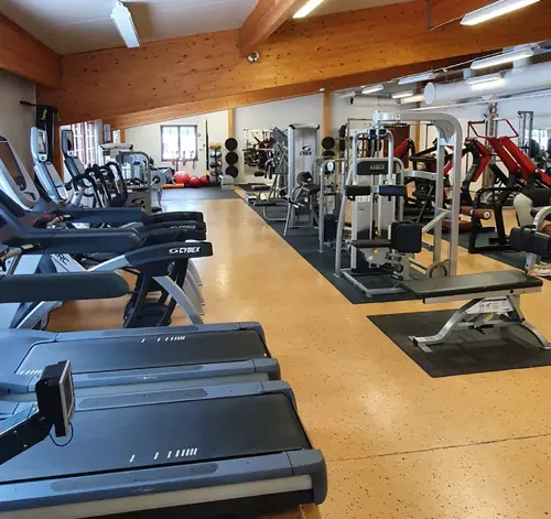 PERSONLIG TRÄNING HOS Gym area59 LitMed över 25 års erfarenhet inom branschen har vi hjälpt hundratals människor att komma i form och ändra sin livsstil. Vårt mål är att inspirera, motivera och ge dig kunskap och verktyg för att du som kund skall nå dina mål på ett effektivt och säkert sätt.Varje människa är unik och behöver därför ett individuellt anpassat upplägg av träning, kost och coachning för att få bästa resultat. Utifrån dina förutsättningar skräddarsyr vi ett tränings- och kostprogram så att du som kund skall nå just dina mål!TRÄNINGSSCHEMA - TRÄNINGSPROGRAMTräningsschemat som du får från oss har dig som kund i fokus. Schemat är individuellt utformat utifrån vad du vill uppnå med just träning. Detta gör att resultaten vi väljer ut och anpassar träningsmetoderna just för dig och för att du ska nå de resultat du önskar.För att säkerställa att du ska uppnå det du vill med ditt träningsprogram skickar du varje vecka in och berättar för oss hur det går med din kost och träning. Vi ger dig sedan alltid personlig återkoppling där vi diskuterar dina framsteg och ger dig råd om hur du ska ta dig vidare i din träning. Om du under tiden har några funderingar eller frågor kring din individuella träningsplan kan du också när du vill skicka oss ett meddelande via vår meddelandefunktion som vi har på hemsidan. Med oss på Gym Area 59 kan du vara säker på att få hjälp och uppföljning hela vägen – vi ser till att du når de mål du vill!Här är de 15st mest sökta gymmen på GymKarta i Juli 2023Nordic Wellness Lindholmen på Lindholmsallén 20 i GöteborgSATS Gamlestaden på Gamlestadstorget 7 i GöteborgSTC Sävedalen - Göteborgsvägen 104 - GymKarta.seSTC munkebäck på Munkebäcks Allé 26 i GöteborgNordic Wellness Göteborg Kviberg Arena - GymKarta.seNordic Wellness Kungälv Kongahälla - GymKarta.seActic Lerum - Vattenpalatset på Häradsvägen 3 i Lerum&nbsp;Maximus Gym Brunnsbo på Folkvisegatan 15 i GöteborgSATS Hovås på Björklundabacken 2 i Hovås - GymKarta.seNordic Wellness Backaplan på Gustaf Dalénsgatan 13Fitness24Seven på Lergöksgatan 6 i Västra FrölundaSATS Askim (Sisjön stora) på Ekonomivägen 6 i AskimSTC på Ekenleden 10 i Kållered - GymKarta.seNordic Wellness Marklandsgatan - GymKarta.seNordic Wellness på Vasagatan 7 i Göteborg