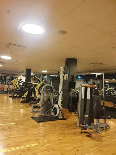 Välkommen till Nordic Wellness Umeå City!Här kan du ta del av toppmoderna maskiner, fria vikter, gruppträning, virtuell träning och riktigt mycket tränings-glädje.Kom gärna in och ta en kaffe, kika på den fantastiska anläggningen och prata med oss direkt i receptionen.Vi erbjuder självklart prov-vecka för dig som vill testa vår härliga klubb och utbud.Vi har gratis parkering hos oss också.GRATIS KONSULTATION!Vill du få hjälp att nå dina mål?Med en personlig tränare kommer du snabbt igång med ett individanpassat träningsschema som ger resultat.I det första mötet går vi igenom vad du önskar uppnå samt sätter realistiska mål efter dina förutsättningar.Fyll i kontaktformuläret nedan så kontaktar vi dig för 30 minuters kostnadsfri konsultation.Vissa personliga tränare erbjuder nu också tjänsten PT online.Vid förhinder behöver du avboka mötet 24h innan utsatt tid, annars debiteras du 200 kr.Kolla ditt gym på alla bolagFitnessprofilen Julia på Nordic Wellness: Är ditt mål att ha en något tajtare form till beachen?BEHÖVER DU PT? Känner du att du inte har disciplinen att komma i gång med träningen hemma? Hör av dig direkt till Julia och boka professionell hjälp!Nordic Wellness Din Bästa-GymPartnerHär är de 15st mest sökta gymmen på GymKarta i Juli 2023Nordic Wellness Lindholmen på Lindholmsallén 20 i GöteborgSATS Gamlestaden på Gamlestadstorget 7 i GöteborgSTC Sävedalen - Göteborgsvägen 104 - GymKarta.seSTC munkebäck på Munkebäcks Allé 26 i GöteborgNordic Wellness Göteborg Kviberg Arena - GymKarta.seNordic Wellness Kungälv Kongahälla - GymKarta.seActic Lerum - Vattenpalatset på Häradsvägen 3 i Lerum&nbsp;Maximus Gym Brunnsbo på Folkvisegatan 15 i GöteborgSATS Hovås på Björklundabacken 2 i Hovås - GymKarta.seNordic Wellness Backaplan på Gustaf Dalénsgatan 13Fitness24Seven på Lergöksgatan 6 i Västra FrölundaSATS Askim (Sisjön stora) på Ekonomivägen 6 i AskimSTC på Ekenleden 10 i Kållered - GymKarta.seNordic Wellness Marklandsgatan - GymKarta.seNordic Wellness på Vasagatan 7 i Göteborg