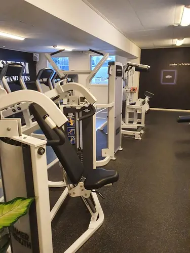 Det skapar Harmoni o balans.Här hos oss kan du välja vilken period på året, i ditt liv som du känner är bäst för dig.Adrian Eriksson Skapade GymKarta.Se och alla Gym med Premium - abonnemang blir SEO-Optimerade av Martin Maximus SEO - (Sökmotoroptimerade).X-FORCE – UNIK TRÄNINGSMETODDen nya världsunika och patenterade svenska uppfinningen X-Force är en träningsmaskin som ökar den negativa belastningen med 40 %.Detta gör att du som användare kan träna betydligt kortare tid och få större effekt med garanterat bättre resultat, endast 6 – 12 repetitioner per maskin var 7 – 14 dagar.Varför negativ träning?Negativ träning har många fördelar.Musklerna kan arbeta med betydligt högre belastning excentriskt än koncentrisk och en tyngre last innebär också effektivare träning med snabbare resultat.För att förbättra muskelstyrkan överbelastar du muskeln och om den excentriska lasten är större tröttar du ut muskeln snabbare.Excentrisk träning kräver mindre syre än koncentrisk vilket påfrestar hjärtat mindre men ökar blodtrycket.Här är de 15st mest sökta gymmen på GymKarta i Juli 2023Nordic Wellness Lindholmen på Lindholmsallén 20 i GöteborgSATS Gamlestaden på Gamlestadstorget 7 i GöteborgSTC Sävedalen - Göteborgsvägen 104 - GymKarta.seSTC munkebäck på Munkebäcks Allé 26 i GöteborgNordic Wellness Göteborg Kviberg Arena - GymKarta.seNordic Wellness Kungälv Kongahälla - GymKarta.seActic Lerum - Vattenpalatset på Häradsvägen 3 i Lerum&nbsp;Maximus Gym Brunnsbo på Folkvisegatan 15 i GöteborgSATS Hovås på Björklundabacken 2 i Hovås - GymKarta.seNordic Wellness Backaplan på Gustaf Dalénsgatan 13Fitness24Seven på Lergöksgatan 6 i Västra FrölundaSATS Askim (Sisjön stora) på Ekonomivägen 6 i AskimSTC på Ekenleden 10 i Kållered - GymKarta.seNordic Wellness Marklandsgatan - GymKarta.seNordic Wellness på Vasagatan 7 i Göteborg